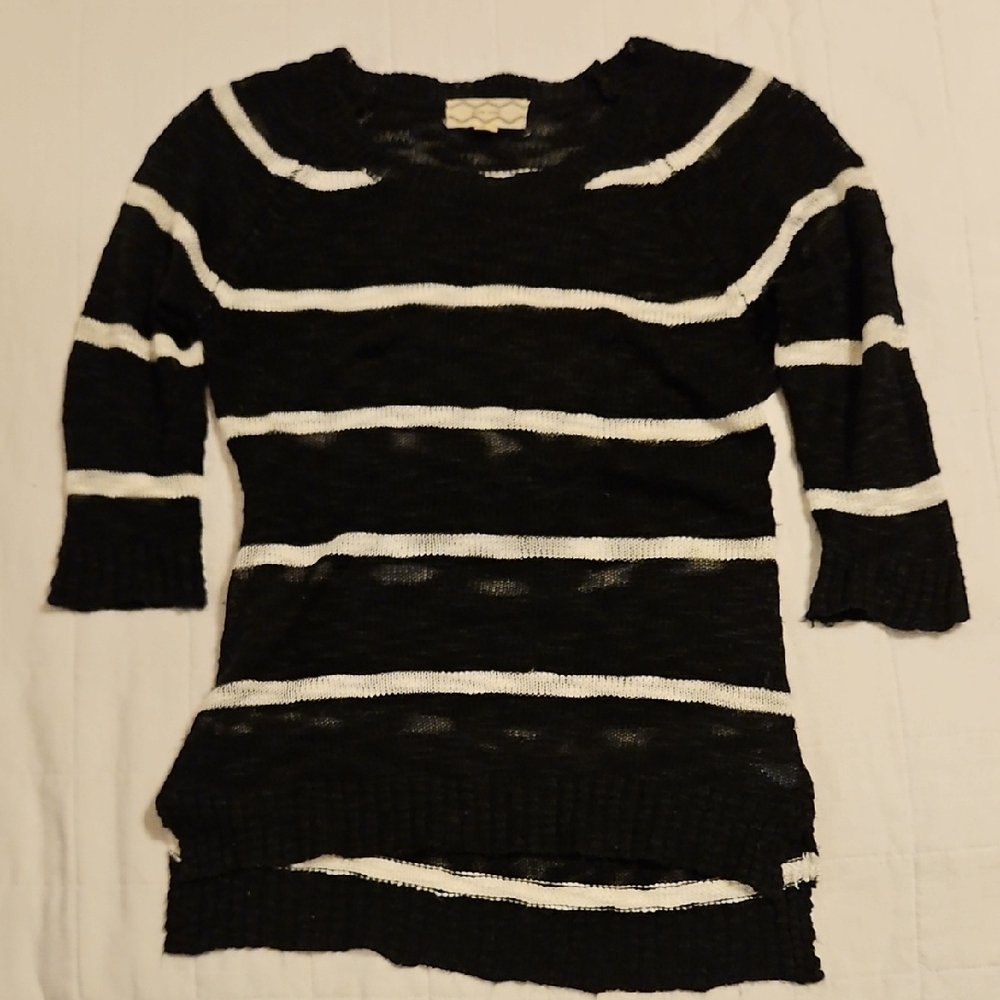 4/$10 Pink Rose Black and White Crew Neck Sweater (3 For $10)
